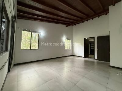 Casa de 3 alcobas en venta en Loma Benedictinos, Envigado, 274 m² · foto 13 de 20