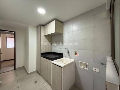 Casa de 3 alcobas en venta en Loma Benedictinos, Envigado, 274 m² · foto 18 de 20