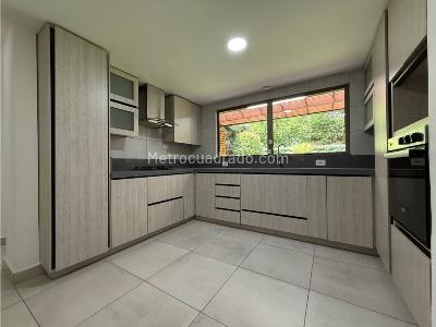Casa de 3 alcobas en venta en Loma Benedictinos, Envigado, 274 m² · foto 19 de 20