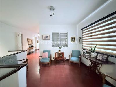 Casa de 5 alcobas en venta en Laureles, Medellín, 439 m² · foto 19 de 20