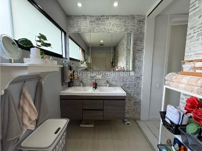 Apartamento de 3 alcobas en venta en Poblado San Lucas, Medellín, 162 m² · foto 14 de 19
