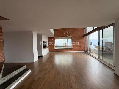 Apartamento de 3 alcobas en venta en Los Naranjos, Medellín, 169 m² · foto 2 de 20