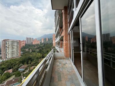 Apartamento de 3 alcobas en venta en Los Naranjos, Medellín, 169 m² · foto 4 de 20