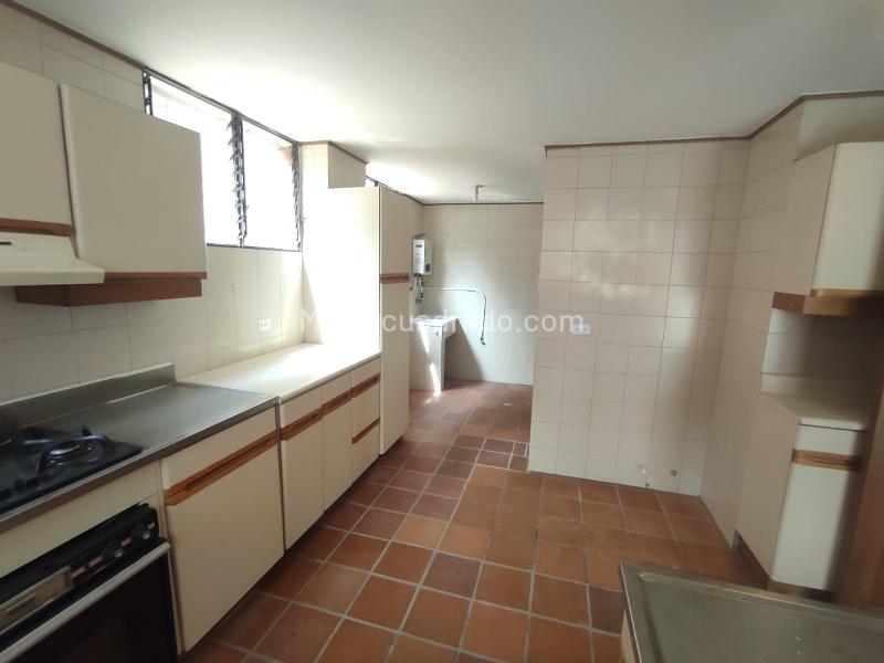 Apartamento de 3 Alcobas en Arriendo en Vizcaya (El Poblado) - 2