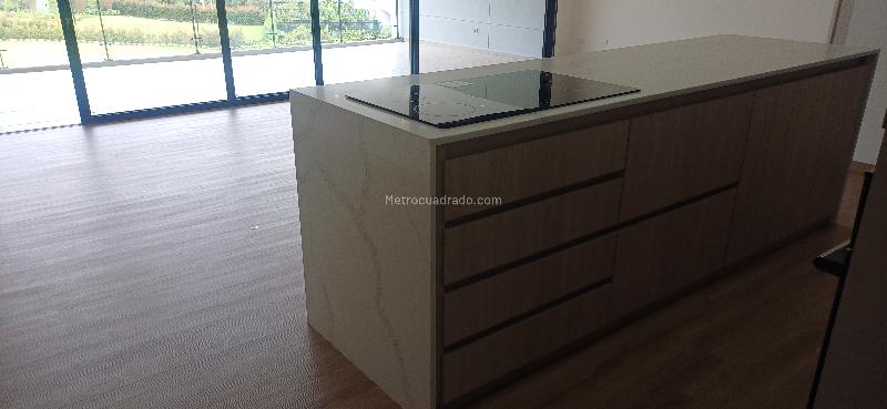 Modern 2BR Apartment in Sajonia with Amenities - 3