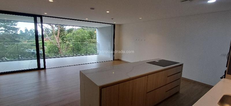 Apartamento moderno de 1 alcoba con 2 baños en Sajonia