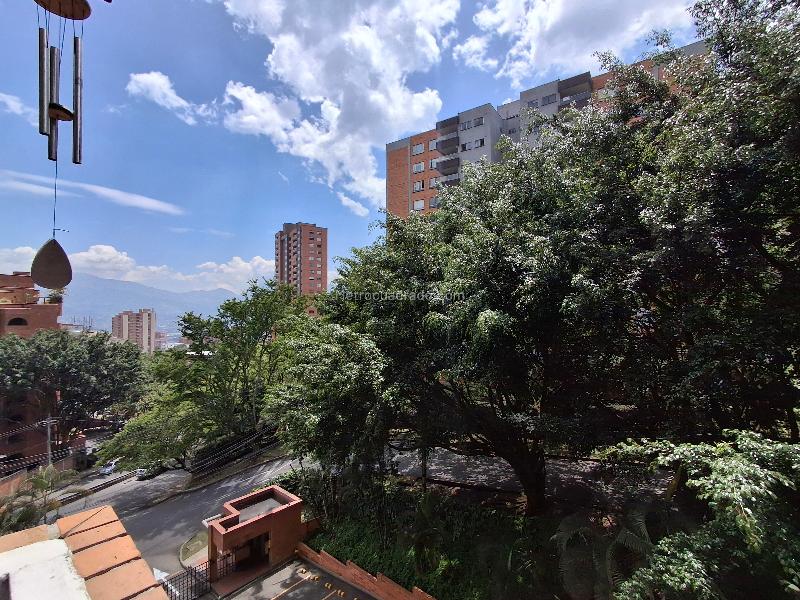 Luxury 4BR Apartment in Loma De Los Balsos - 9