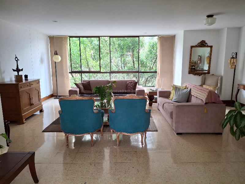 Spacious 4BR Apartment in Los Balsos