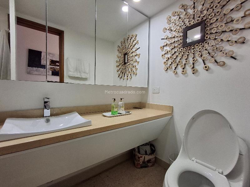 Spacious 4BR Apartment in Los Balsos - 4