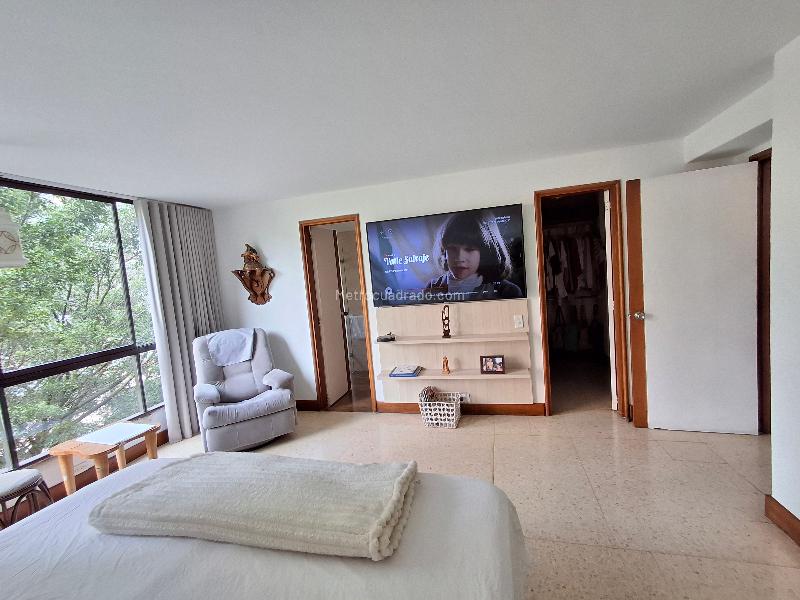 Spacious 4BR Apartment in Los Balsos - 8