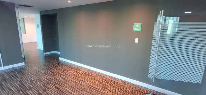 Oficina Amplia de 1 Alcoba en Aguacatala - 9