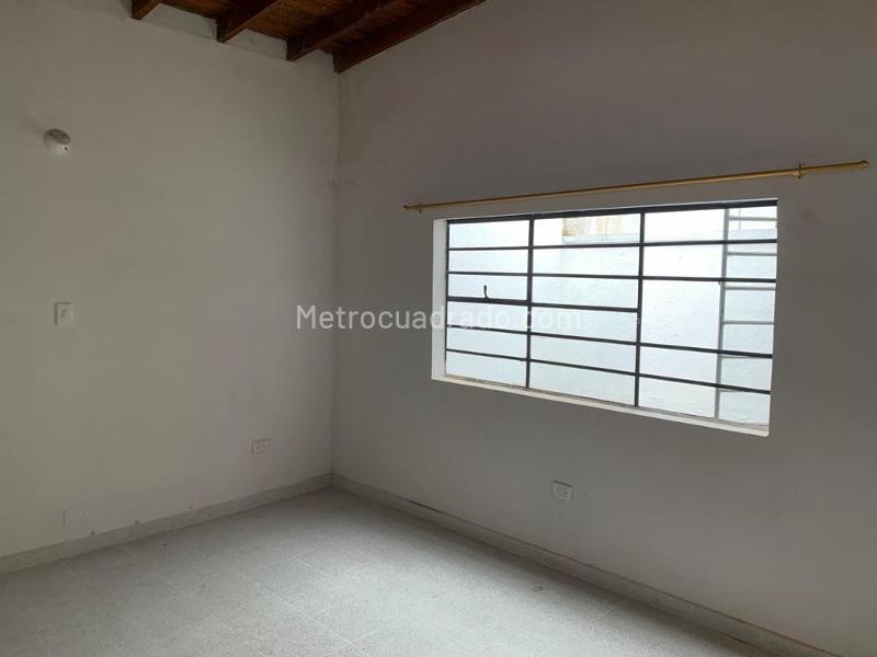 Casa comercial con 5 Alcobas en Nutibara (cerca al Primer Parque)