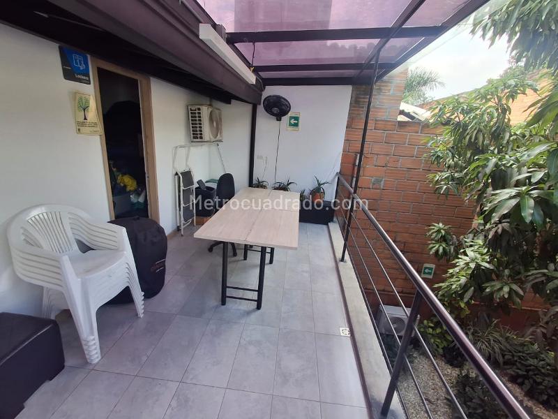 Casa Comercial en Alquiler en Estadio - 3