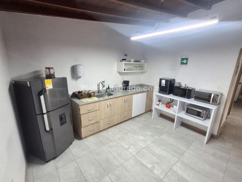 Casa Comercial en Alquiler en Estadio - 4