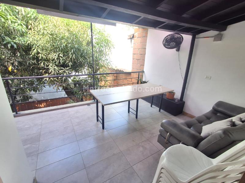 Casa Comercial en Alquiler en Estadio - 5