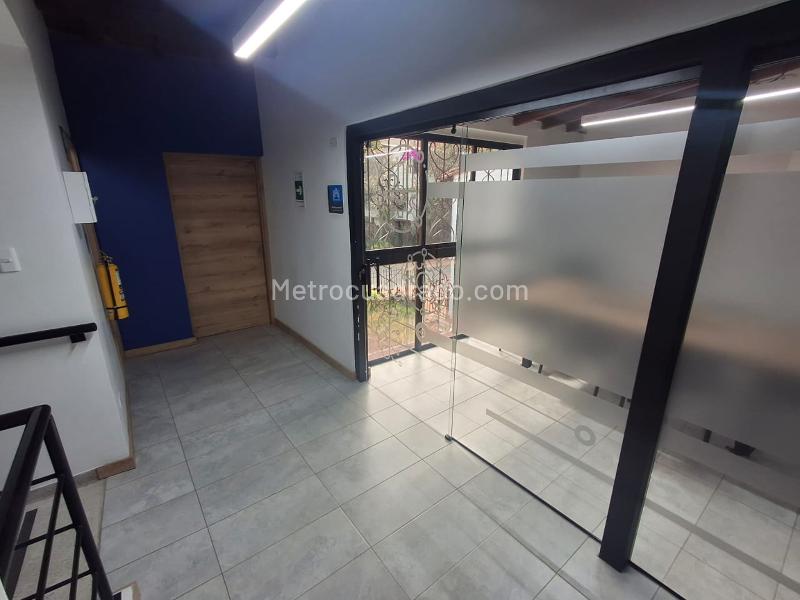 Casa Comercial en Alquiler en Estadio - 8