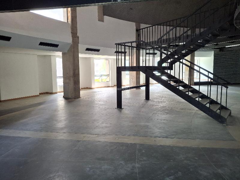 Local Comercial en Arriendo, Milla De Oro, Medellín - Más