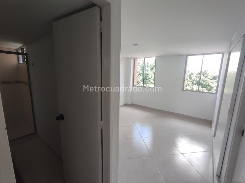 Apartamento Amplio de 4 Alcobas en Suramericana - 9