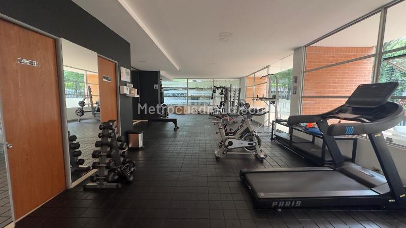 Charming 4BR Apartment with Balconies in Loma De Los Balsos