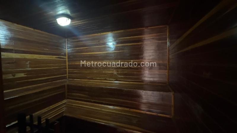 Charming 4BR Apartment with Balconies in Loma De Los Balsos - 4