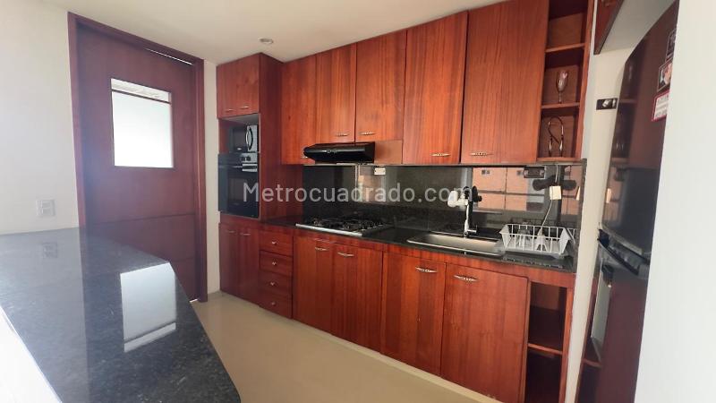Charming 4BR Apartment with Balconies in Loma De Los Balsos - 6