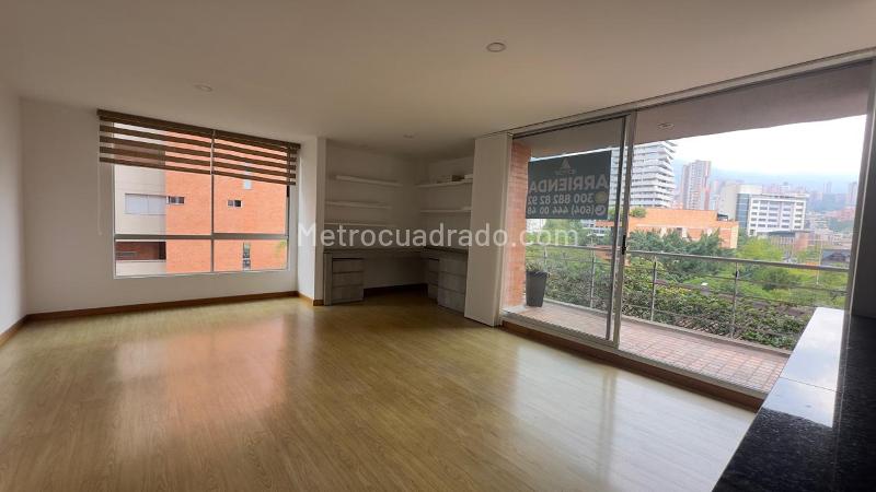 Charming 4BR Apartment with Balconies in Loma De Los Balsos - 7