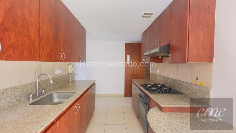 Spacious 4BR Apartment with Pool in Loma De Los Balsos