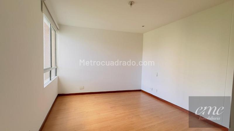 Spacious 4BR Apartment with Pool in Loma De Los Balsos - 5