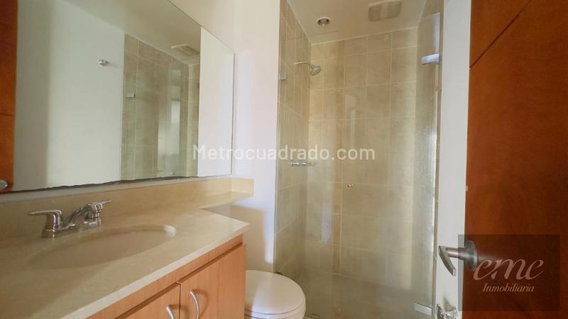 Spacious 4BR Apartment with Pool in Loma De Los Balsos - 6