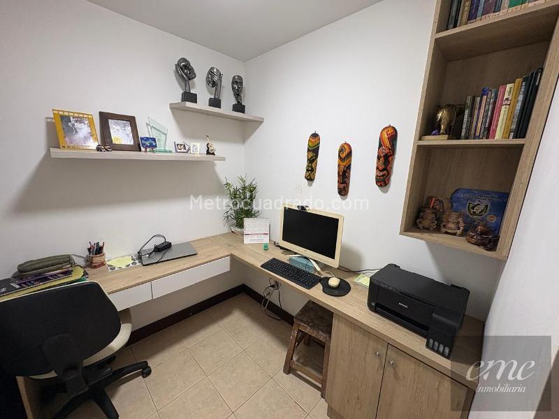 Spacious 4BR Apartment with 4 Baths in Castropol - 9