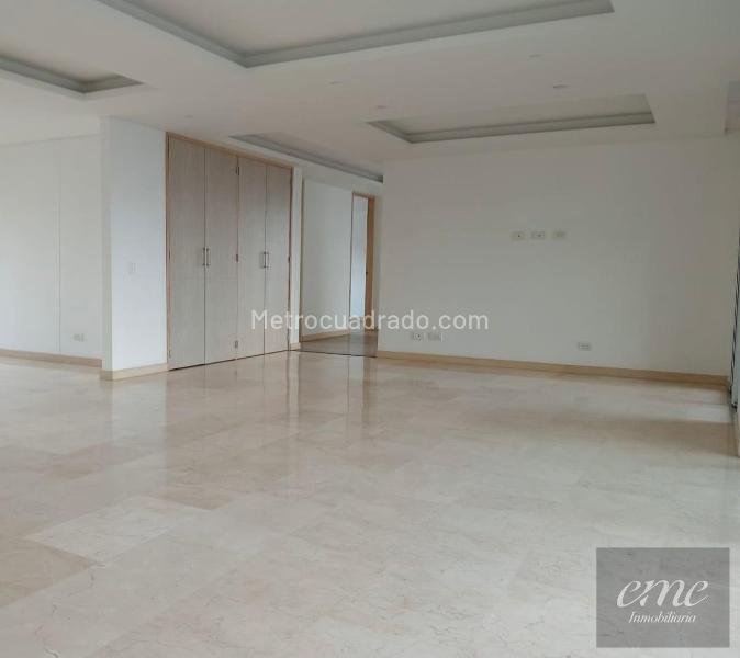 Apartamento Moderno de 4 Alcobas Cerca de El Tesoro - 7
