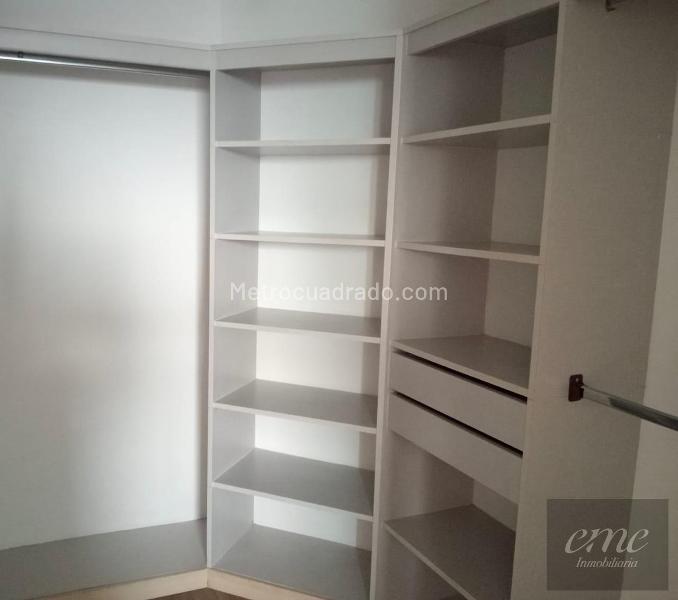 Apartamento Moderno de 4 Alcobas Cerca de El Tesoro - 9