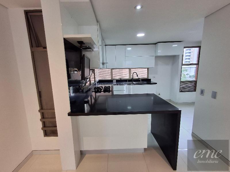 Apartamento en Arriendo de 4 Alcobas en Los Parra, El Poblado - 2