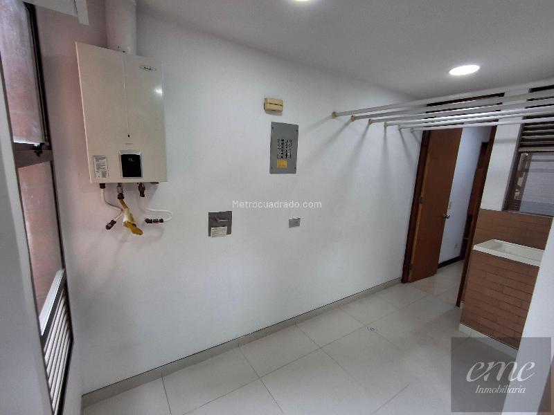 Apartamento en Arriendo de 4 Alcobas en Los Parra, El Poblado - 3