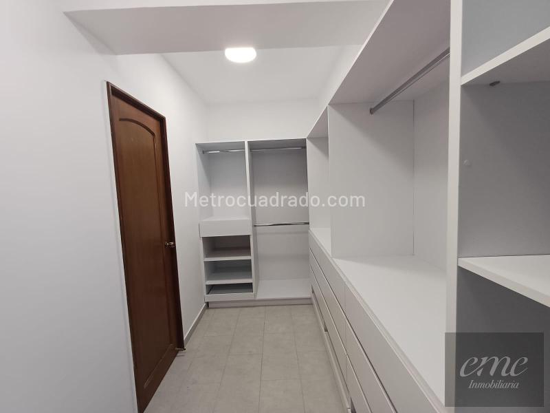 Beautiful 4BR Penthouse with Terraces in El Tesoro - 8