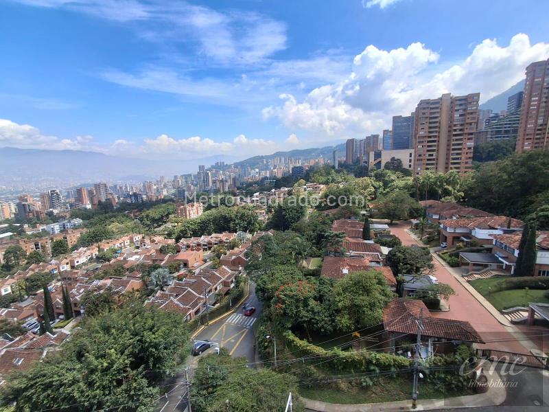 Modern 3BR Apartment with City View in Loma De Los Balsos - 7