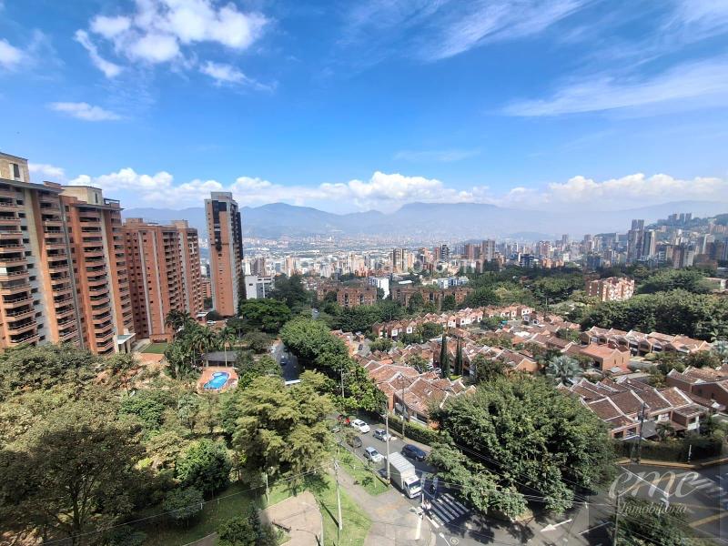 Modern 3BR Apartment with City View in Loma De Los Balsos - 9