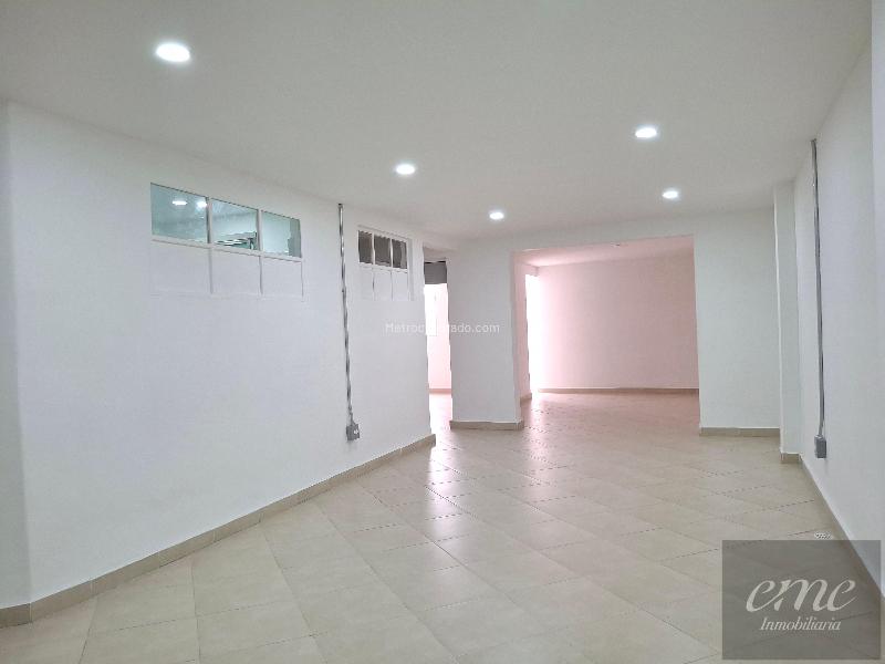 Casa Comercial de 5 Alcobas cerca a la María Cano