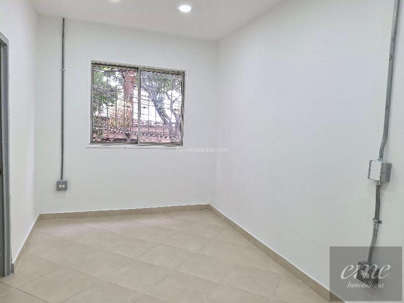 Commercial 5BR House for Rent near Universidad María Cano, La Candelaria - 3