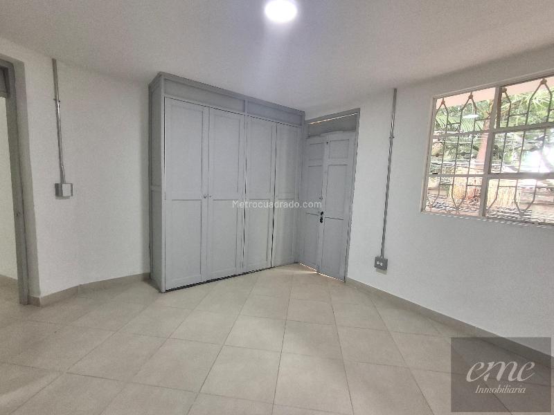 Commercial 5BR House for Rent near Universidad María Cano, La Candelaria - 9