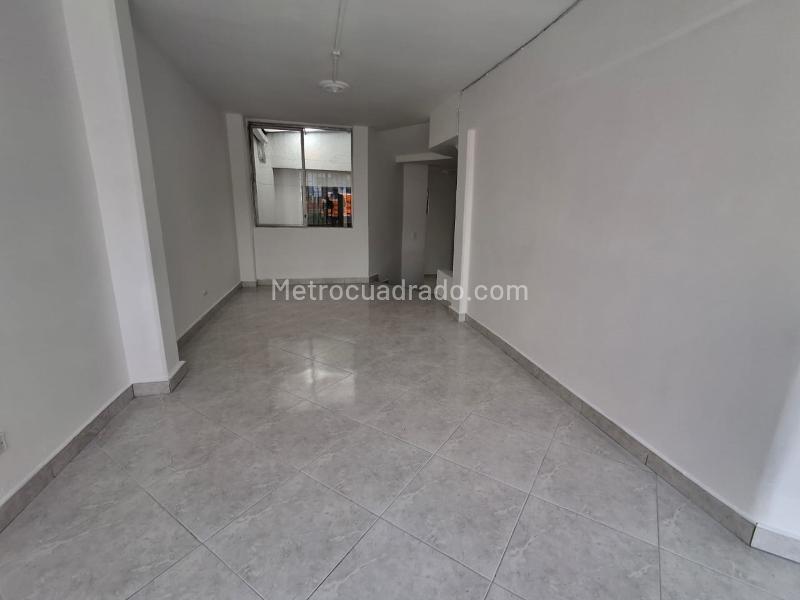 Spacious 4BR House in Simon Bolivar