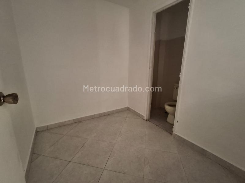 Spacious 4BR House in Simon Bolivar - 2