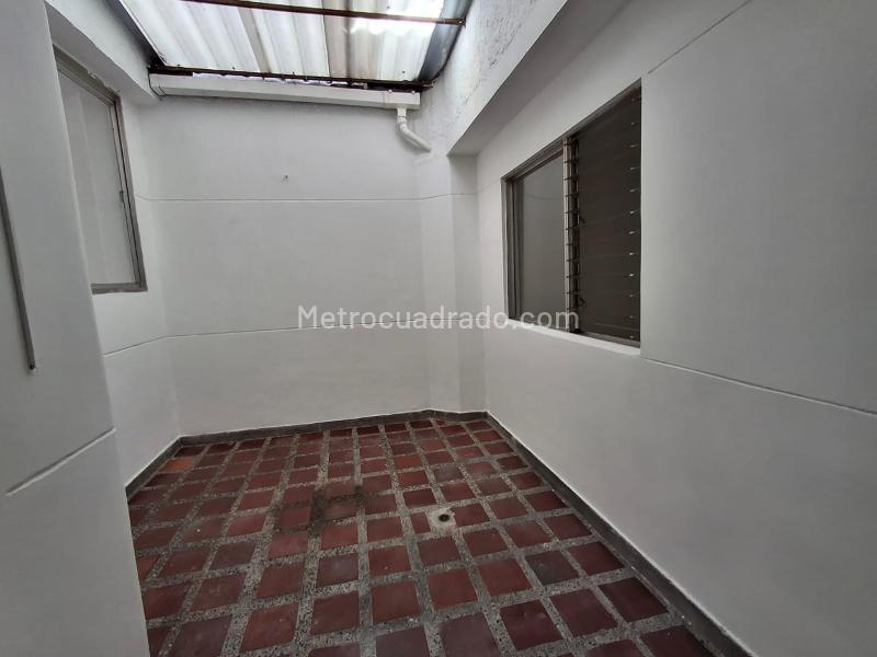 Spacious 4BR House in Simon Bolivar - 4