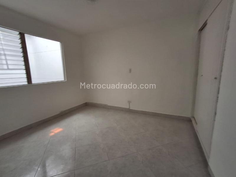 Spacious 4BR House in Simon Bolivar - 5