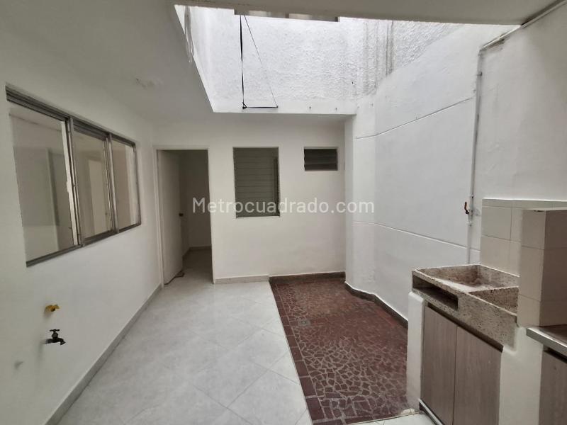 Spacious 4BR House in Simon Bolivar - 7