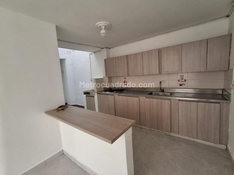 Spacious 4BR House in Simon Bolivar - 8