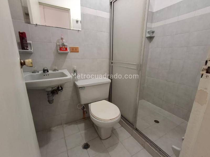 Spacious 4BR House in Simon Bolivar - 9