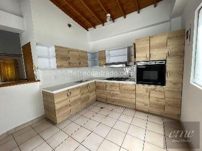 Apartamento de 4 alcobas en arriendo en Calasanz Parte Baja, Medellín, 215 m² · foto 4 de 20
