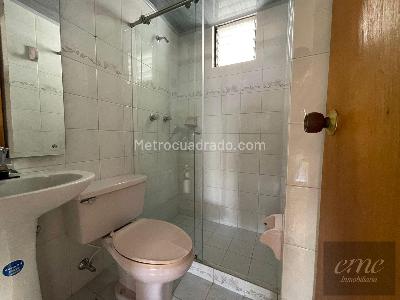 Apartamento de 4 alcobas en arriendo en Calasanz Parte Baja, Medellín, 215 m² · foto 8 de 20