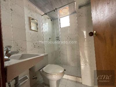 Apartamento de 4 alcobas en arriendo en Calasanz Parte Baja, Medellín, 215 m² · foto 12 de 20